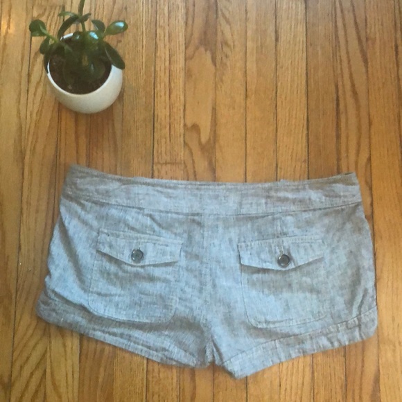 Express grey/white knit button from shorts - Picture 10 of 10